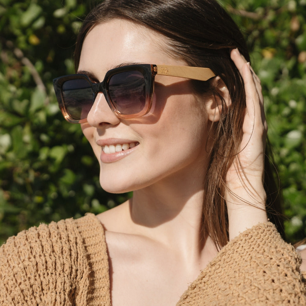 SOLUNA OMBRE l Sunglasses l  Black Polarised Lens l Walnut Maple Arm