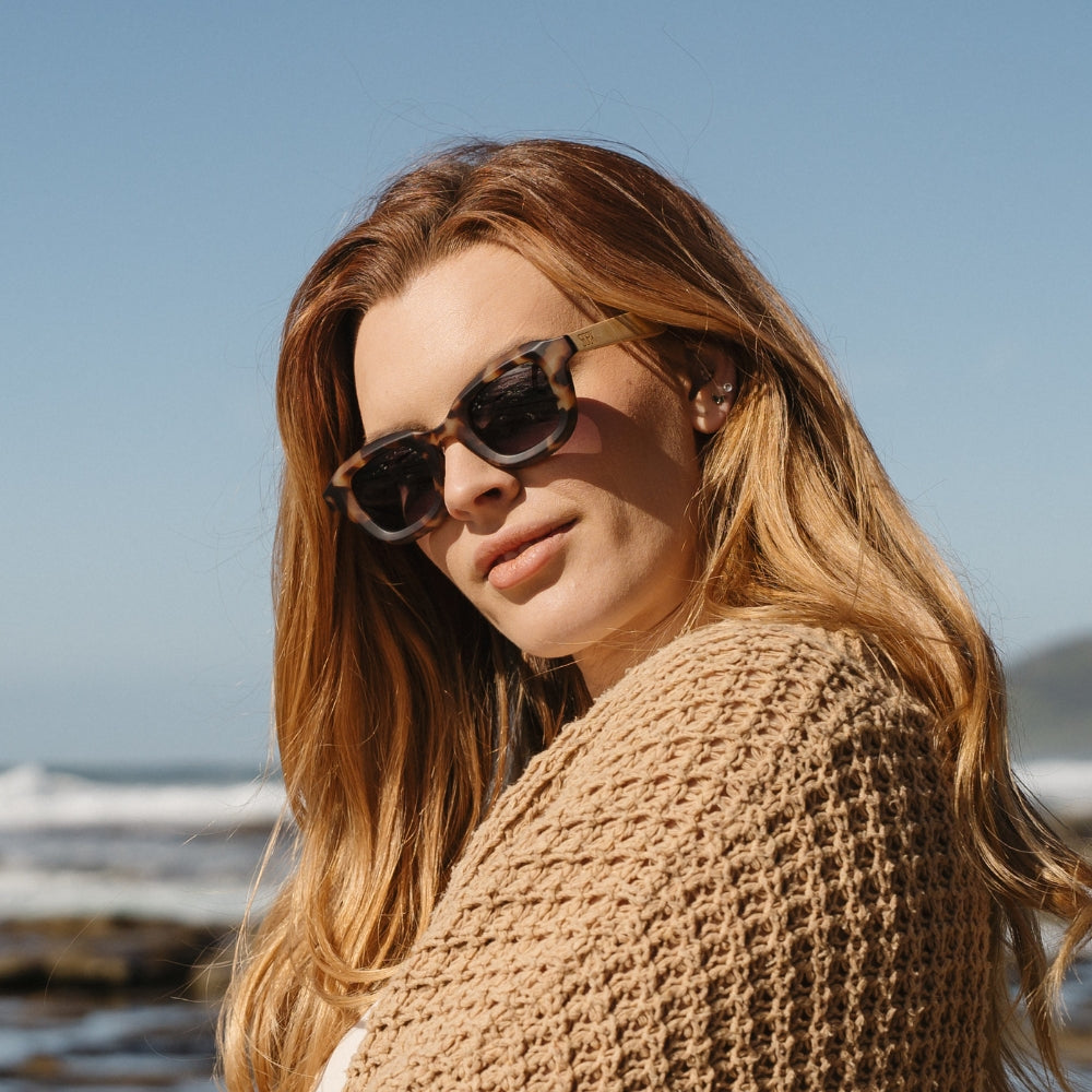 (b2b) QUEST ROCKY TORT l Sunglasses l Polarised Lens l Walnut Arms (VAT incl ) RRP R1299