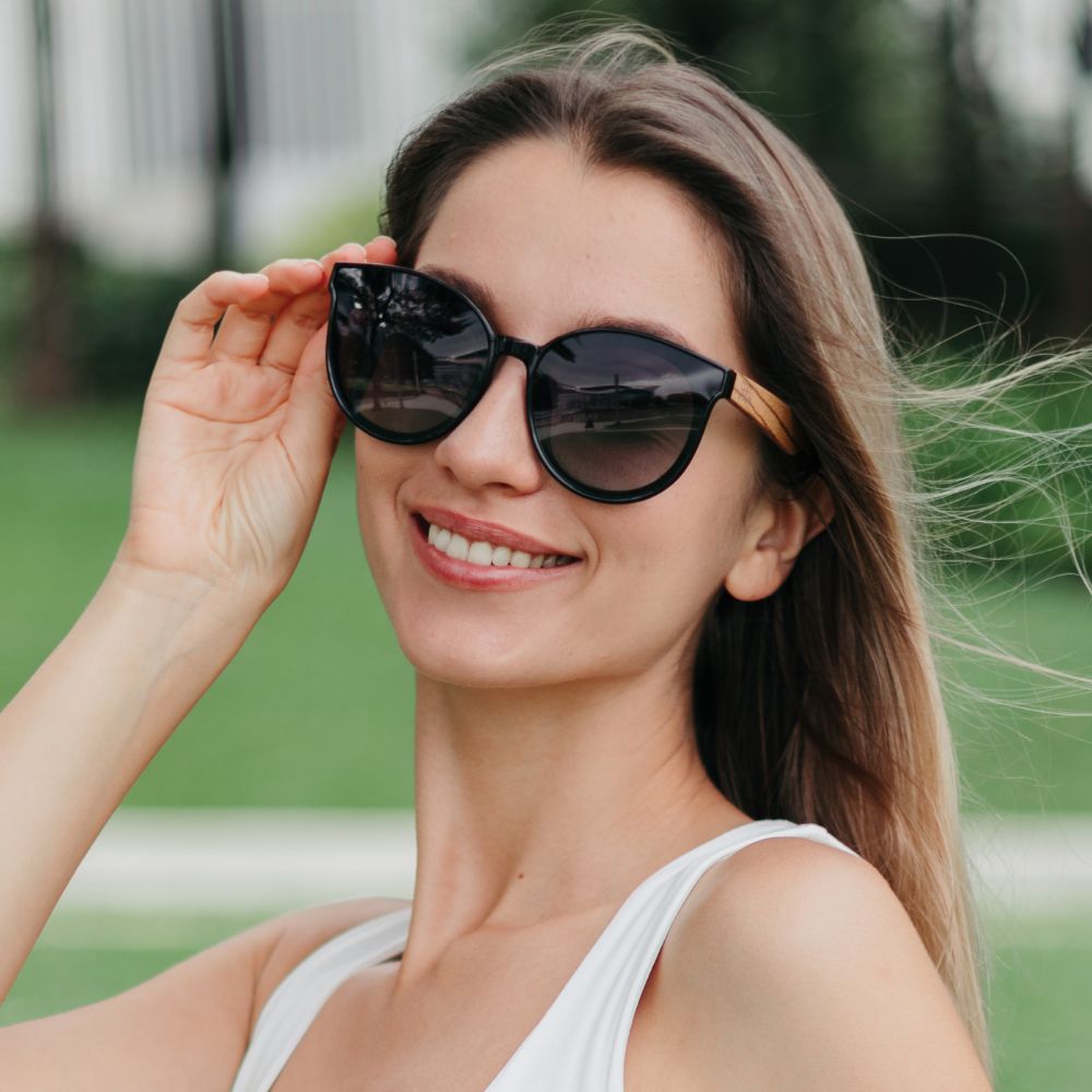 BELLA MIDNIGHT l Black Gradient Lens l Walnut Arms