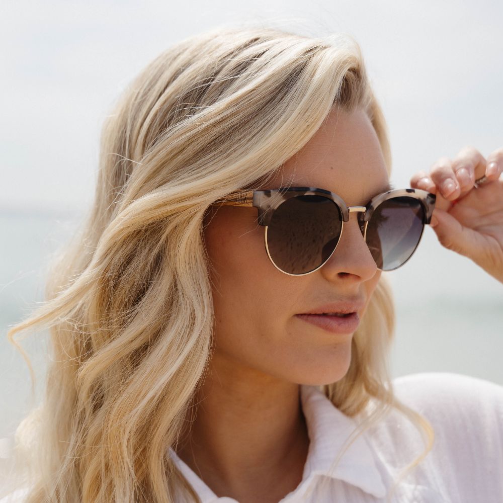 HEATHER IVORY TORT l Gradient Smokey Lens l Walnut Arms