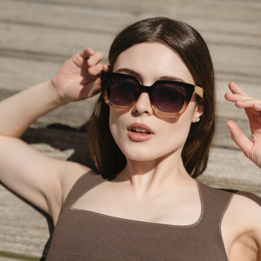 SOLUNA OMBRE l Sunglasses l  Black Polarised Lens l Walnut Maple Arm