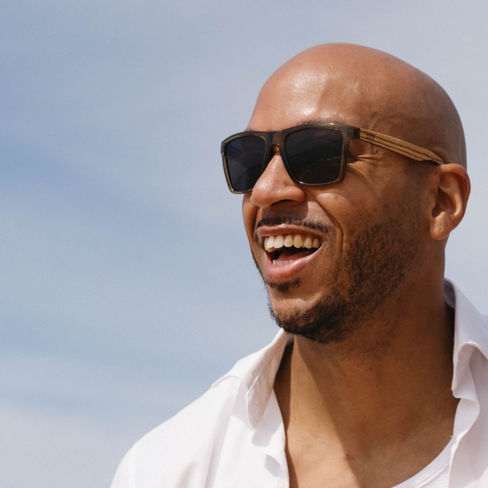 DALTON KHAKI l Polarised Black Lens l Walnut Wooden Arms