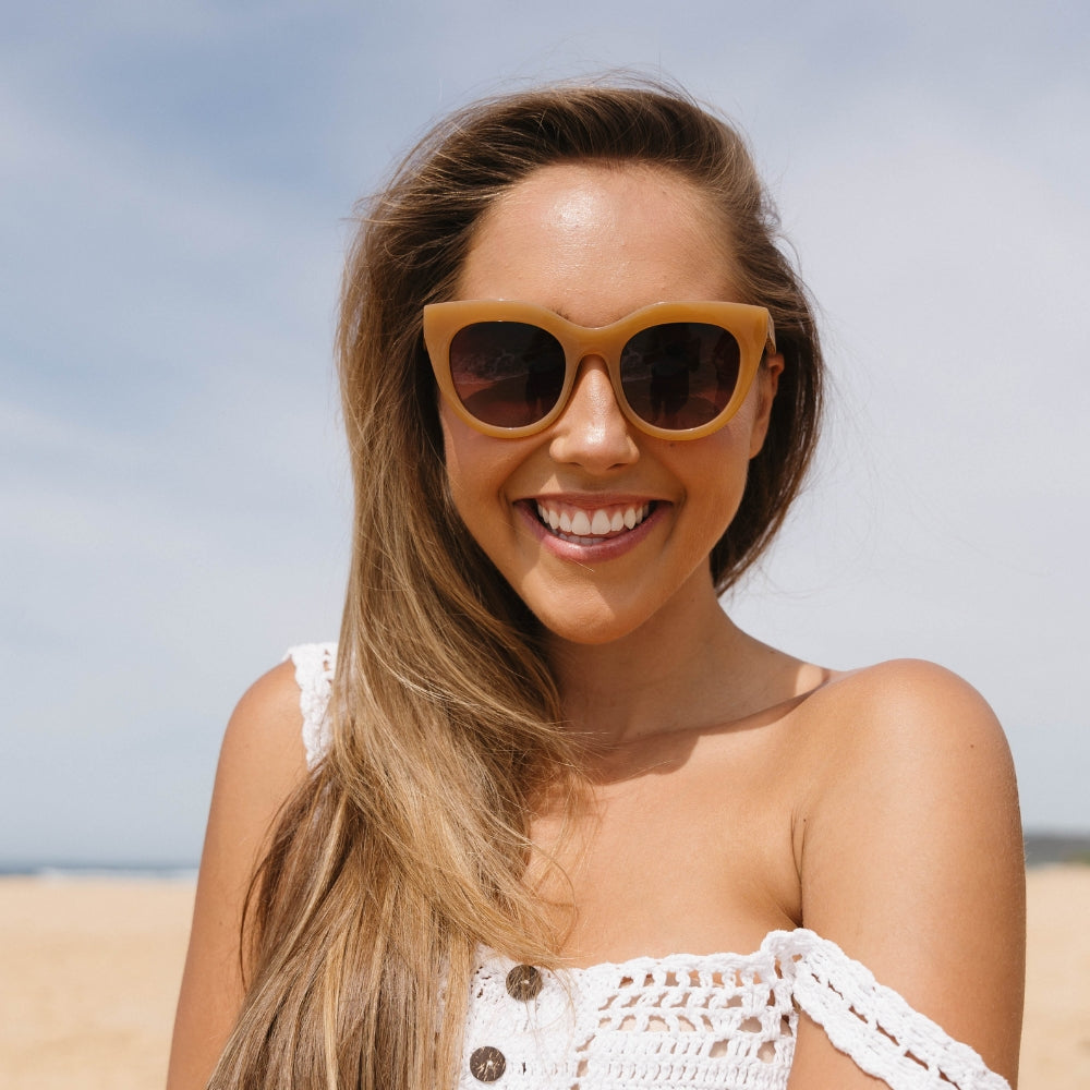 MILLA CARAMEL Brown Gradient Lens l Walnut Arms