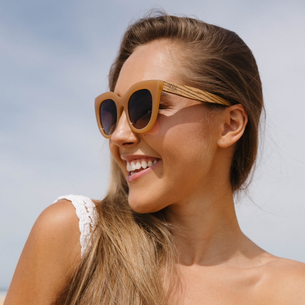 MILLA CARAMEL Brown Gradient Lens l Walnut Arms