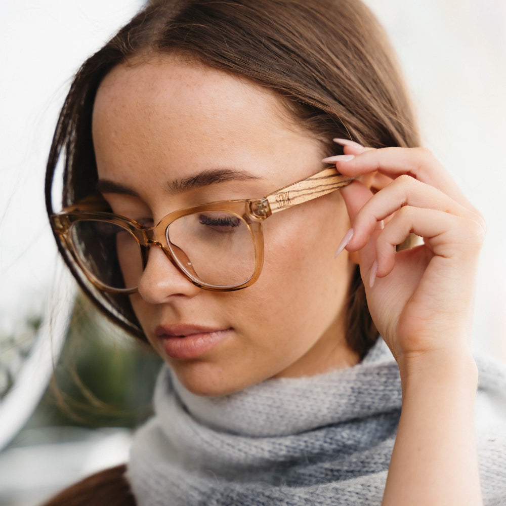 LILA GRACE CHAMPAGNE l Wooden Magnifying Reader