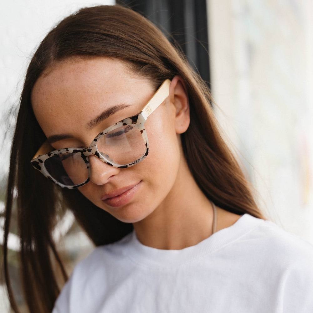 LILA GRACE IVORY l Wooden Blue Light Magnifying Reader