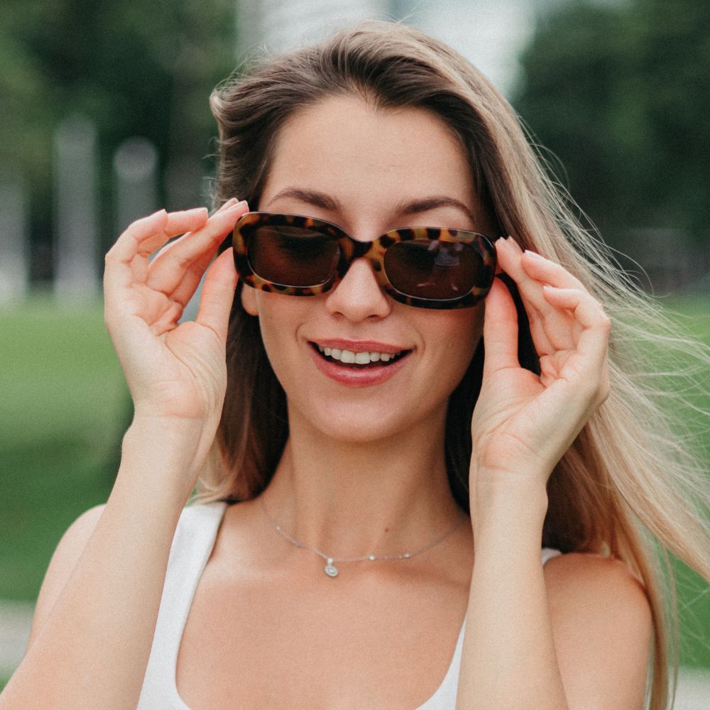 VIBE TOFFEE TORT l Black Lens l White Maple Arms