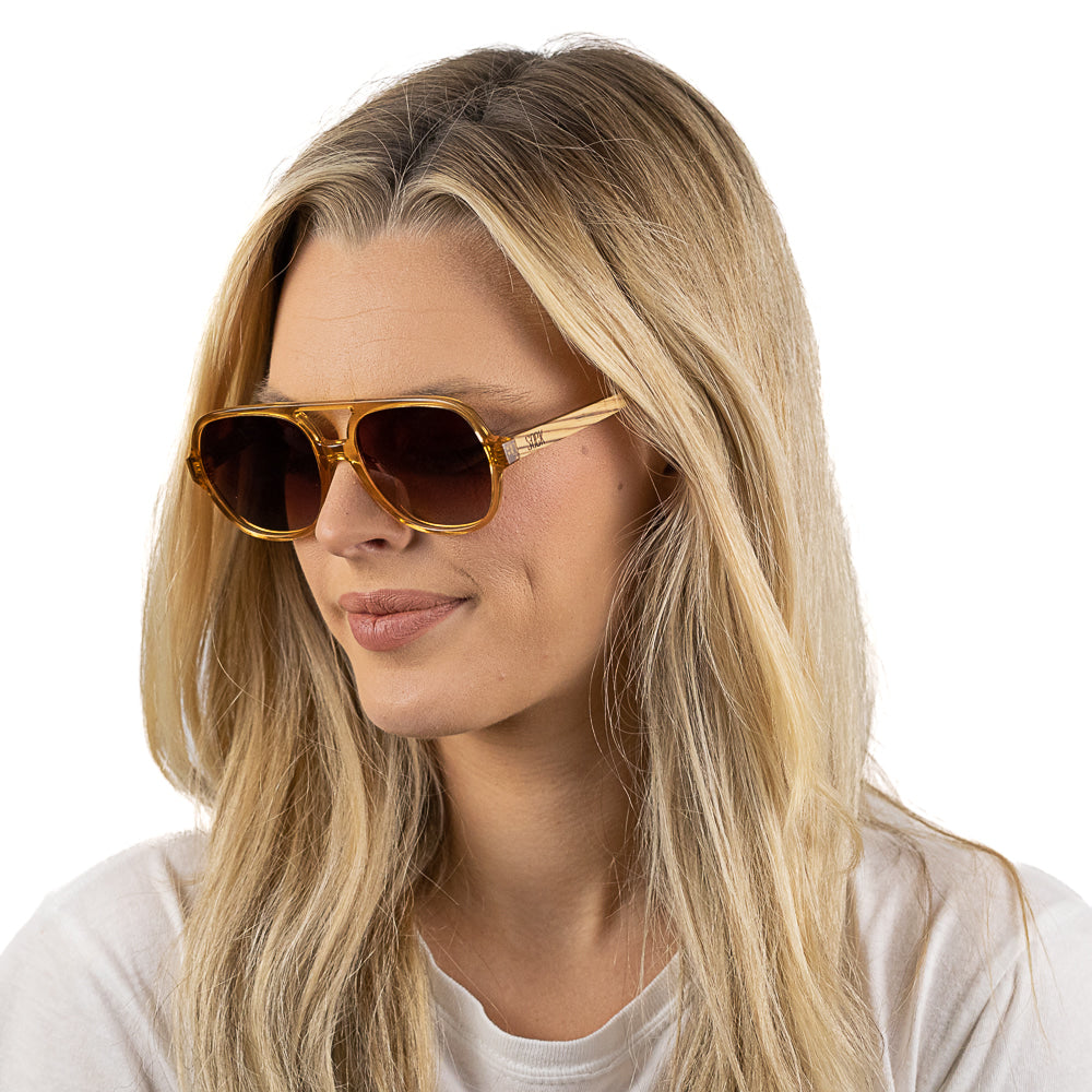 BILLY Clear Brown l Clear Brown Frame l White Maple Wooden Arms